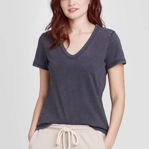 V neck short sleeve tee